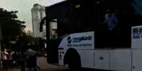 Bus TransJakarta Mogok di Tengah Rel KRL, Penumpang Panik Berhamburan