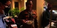 Video Kapolsek Setiabudi Dibikin Terkejut oleh Pedangang Pempek