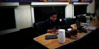Erick Thohir Traktir Kopi dan Makan Malam Sopir Ojol yang Sepi Orderan