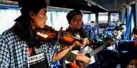 Viral Pengamen Berpenampilan Sangar Lantunkan Sholawat