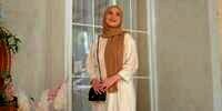 Inspirasi Outfit Feminin Bernuansa Earth Tone ala Selebgram Dwi Handayani
