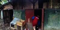 Kisah Pilu Pak Asep Rawat Anak Sendirian di Rumah Reot Bekas Kandang Ayam Usai Istrinya Kabur