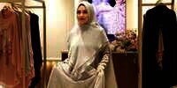 Potret Anggun Irish Bella dengan Gaun Syar'i Bertabur Kristal