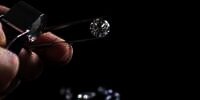 Dikira Cuma Cincin Imitasi, Wanita Ini Nyaris Buang Berlian Rp39 Miliar