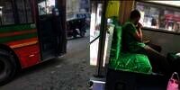 10 Momen Kocak Penumpang Saat di Bus, Tingkahnya Bikin Geleng Kepala!
