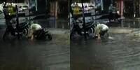 Video Detik-Detik Sepeda Motor Tenggelam Diisap Air Banjir