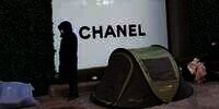 Penggila Chanel di Korea Antre 14 Jam Saat Salju, Sampai Bangun Tenda