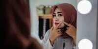 Alami Jerawat dan Menstruasi Tidak Teratur? Ini Sebabnya