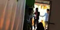 Kurir Antar Paket COD saat Pelanggan Lakukan Ijab Kabul Pernikahan