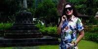 Menginjak Kepala 4, Potret Terbaru Ussy Sulistiawaty bak ABG Saat Arisan di Villa
