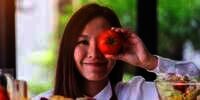 7 Manfaat Tomat untuk Wajah Berjerawat, Usir Bekas Jerawat Membandel