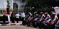 Potret Aksi Jokowi Tunggangi Motor Custom di Depan Pembalap MotoGP Sebelum Lepas Parade
