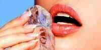 Cantik Tak Harus Mahal! 7 Manfaat Es Batu untuk Bibir Pecah-Pecah & Membuatnya Tampak Merona