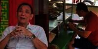 8 Potret Konglomerat Jusuf Hamka Kepergok Makan di Warteg, Gaya Pakaiannya Jadi Sorotan!