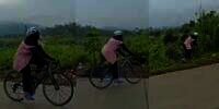 Lagi Santuy Gowes Healing di Jalanan Rata, Emak-Emak Malah Nyungsep: 'Lemes Gak Sahur'