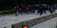 FOTO: Demo di Depan Gedung DPR Berakhir Ricuh