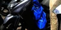 Angkut Banyak Barang Pakai Motor Matic? Perhatikan Tips Berikut Ini