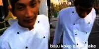 Pria Kenakan Baju Koki Saat Lebaran, Warganet: Mungkin Typo Waktu Beli Online