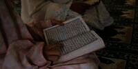 Kandungan dan Keistimewaan Surat Al Qalam, Pengingat untuk Menghindari Sifat-sifat Tercela