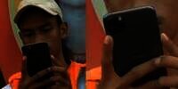 Viral Tukang Parkir Pakai iPhone, Warganet: Sultan yang Menyamar
