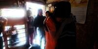 Detik-Detik Haru Gadis Garut Bisa Berjalan Lagi Setelah 4 Tahun Lumpuh
