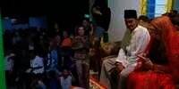 Jadi Tontonan Warga, Kakek Nikahi Gadis Muda Belia yang Pantas Jadi Cucunya di Banda Neira, Jomblo Kehabisan Kata-kata