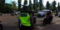 Heboh Kabar Pemotor Bersandal Jepit Kena Tilang? Polisi Beri Penjelasan