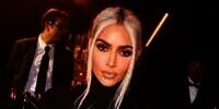 Tutorial Membuat Base Makeup Anti Badai Seperti Kim Kardashian