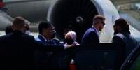 Terkuak, Sosok Bule Gondrong yang Kawal Ketat Jokowi di Bandara Polandia
