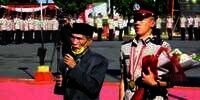 Kisah Haru Anak Sopir Angkot di Bandung Jadi Polisi dengan Nilai Terbaik