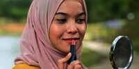 Tips and Trick Memakai Lipstick Warna Nude yang Sesuai