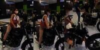 Apes! Lagi Nyoba Motor Display di Pameran, Cewek Cantik Malah Jatuh, Netizen: 'Belum Beli Udah Ganti Rugi'