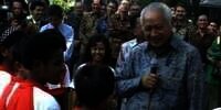 Masih Ingat Anak SD yang Dulu Tanya ke Pak Harto `Mengapa Presiden Cuma Satu`? Ternyata Nasibnya Memprihatinkan
