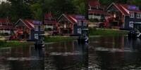 Tak Terima Dipecat, Operator Ekskavator Ngamuk Hancurkan Deretan Rumah Mewah di Pinggir Danau Terkenal