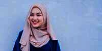 7 Warna Hijab 'Aman' yang Wajib Ada di Lemari