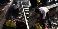 Detik-Detik Mendebarkan Pria Terpeleset Masuk Rel Lolos dari Maut Kereta yang Melintas