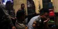 Tampak Fokus di Ruang Kerja, Anggota Polisi Ini Ternyata Nobar Video Wanita Nyanyi 'Sulit Lupakan Rehan', Auto Banjir Cibiran