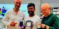 Fans Berat Steve Jobs, Pria Ini Rela Terbang ke Dubai dan Jadi Pemilik Pertama iPhone 14 di Negaranya