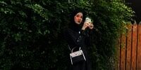 Inspirasi Gaya Hijab Classic Feminin dengan Dress Hitam ala Inas Rana Fagastia