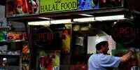 6 Cara Memilih Makanan Halal Saat Traveling