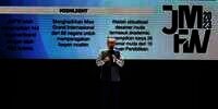 FOTO: Menteri Perdagangan Buka Jakarta Fashion Week 2023