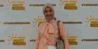 Inpirasi Busana Poppy Bunga Riphat, Simpel nan Stylish 