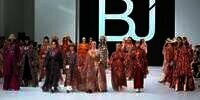 FOTO: Benang Jarum Tampilkan Warna Cerah dalam Koleksi 'Flair of Elegance'