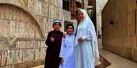 Tampilan Busana Kalem dan Anggun Adelia Pasha Selama Umroh, Momen Romantis Terjadi di Masjid Nabawi 