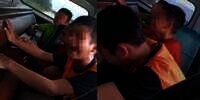 Momen Pilu Tiga Anak Laki-laki Tangisi Kepergian Ibu untuk Selamanya Saat dalam Mobil Ambulance, Netizen: Perpisahan Paling Menyakitkan
