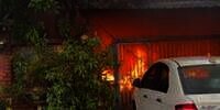 Sang Ibu Minta Tolong Saat Terjebak di Rumah yang Terbakar, Aktor Ini Panik Bukan Main, Endingnya Bikin Haru!