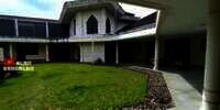 8 Potret Rumah Juragan Bus H. Idris Suherman, Sultannya Ciamis, Bak Istana Garasinya Super Luas!
