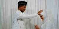 Potret Pernikahan Petarung MMA yang Mualaf, Gayanya Pakai Peci Hitam ala Indonesia Disorot