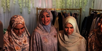 Potret Angelina Sondakh Jadi Model di Indonesia Fashion Week 2023, Tampil Anggun dan Menawan