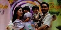 Menggemaskan! Deretan Pasangan Selebritas Memiliki Anak Kembar Cewek dan Cowok